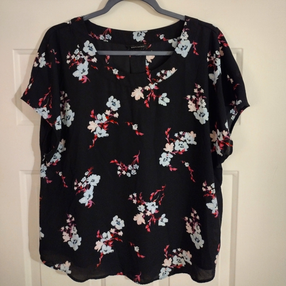 NWOT Banana Republic Black Pink & White Floral Top Size Large